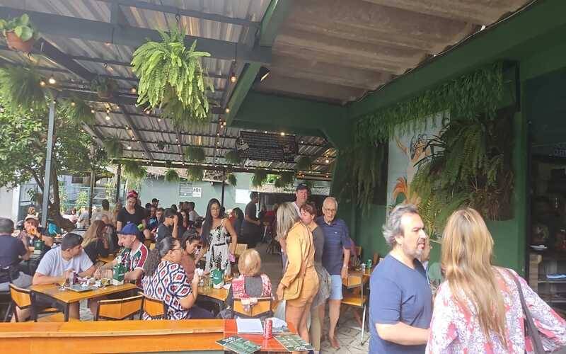 Itaipava tem domingo de comércio movimentado e trânsito tranquilo