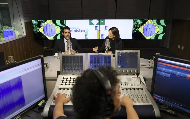 Governo avalia se mantém descontos do INSS por entidades