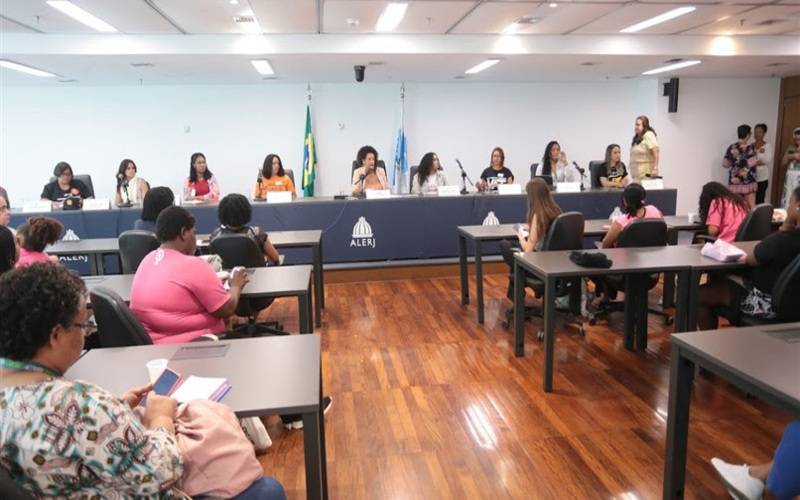 Alerj discute impactos da escala 6X1 no mercado de trabalho para mulheres