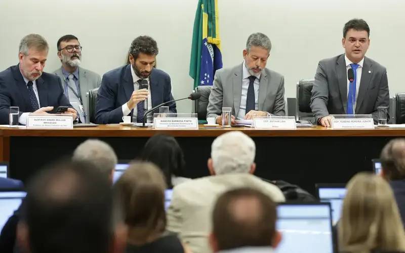 Correção de toda a tabela do IR custaria mais de R$ 100 bi por ano
