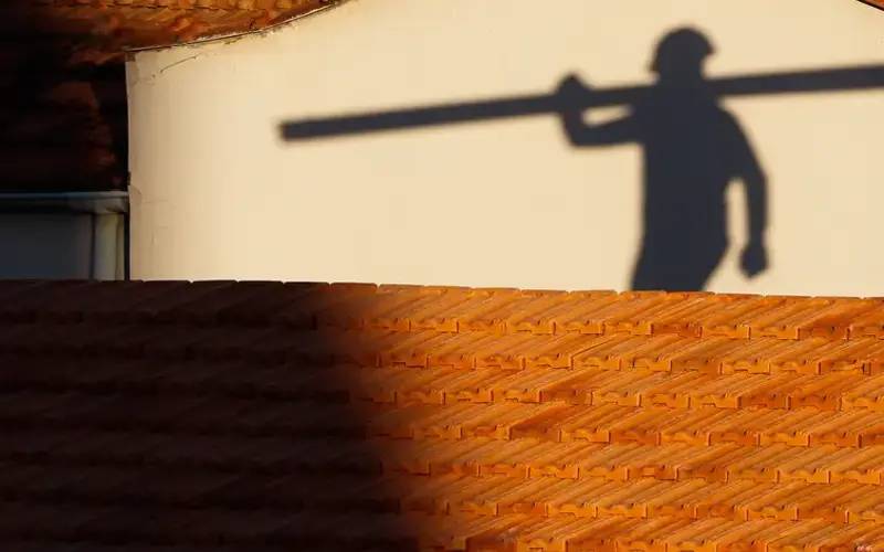 Salário na construção recua 22% em dez anos, diz IBGE
