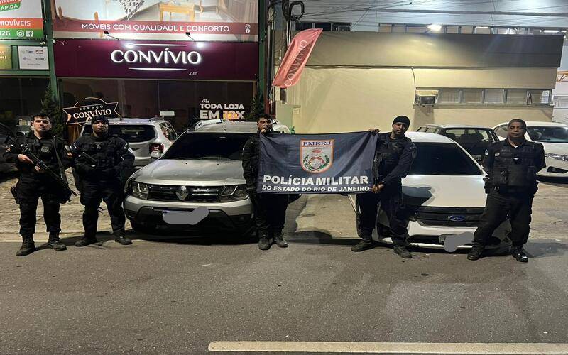 Polícia Militar recupera dois veículos e prende 4 homens
