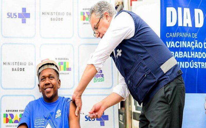 Ministério da Saúde apoia Dia D de vacinação contra gripe na indústria e setor bancári