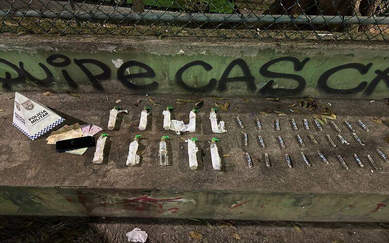 Polícia Militar desarticula tráfico de drogas na praça de Cascatinha: 3 menores apreen