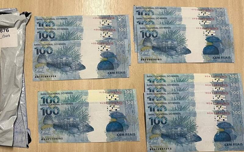 PF prende homem em flagrante por aquisição de moeda falsa, em Volta Redonda/RJ