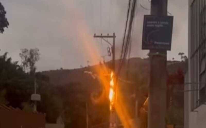 Mais um poste pega fogo em Itaipava