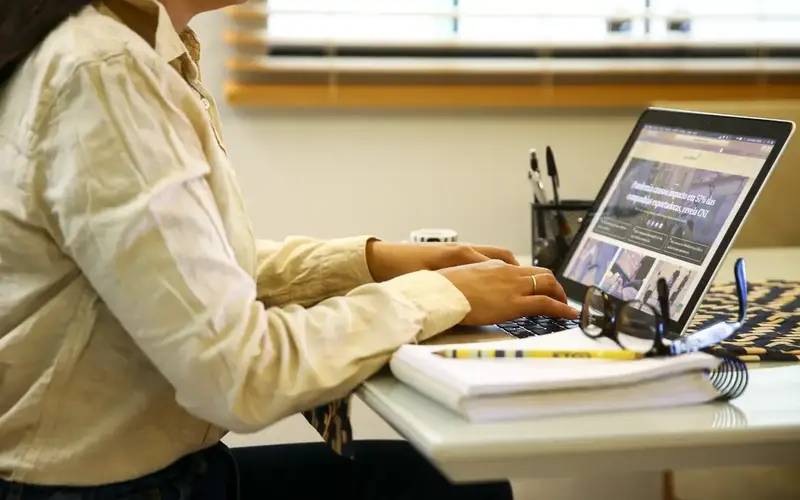 Pesquisa revela condições precárias do trabalho remoto no mundo