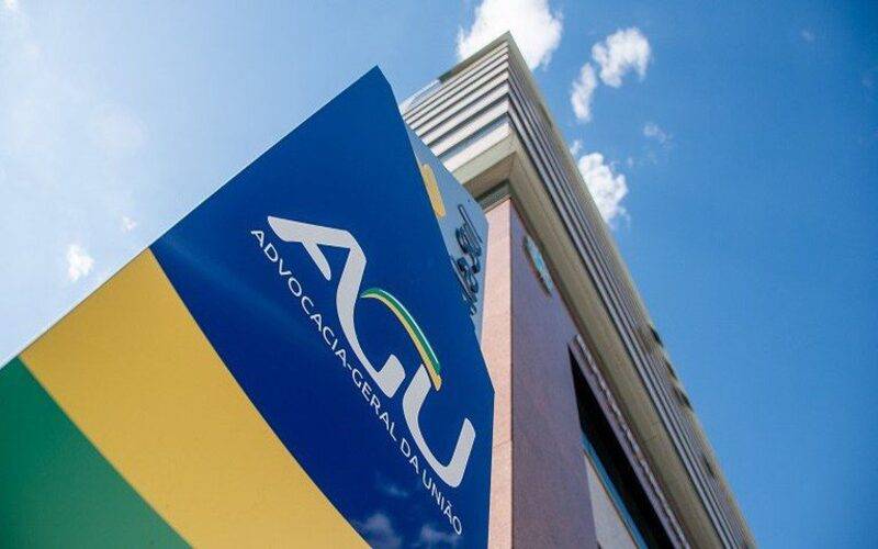 Justiça bloqueia R$ 119 milhões em bens de investigados por fraude no INSS