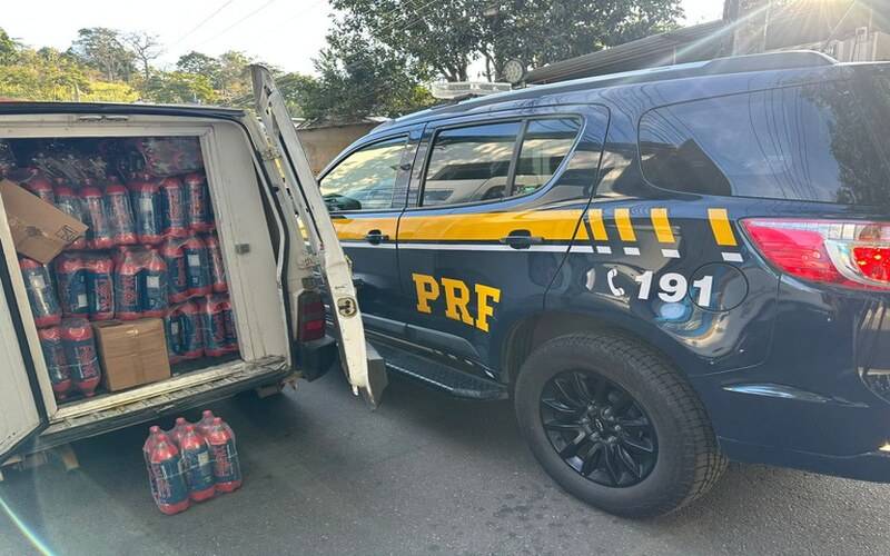 PRF apreende mercadoria sem nota fiscal em Petrópolis