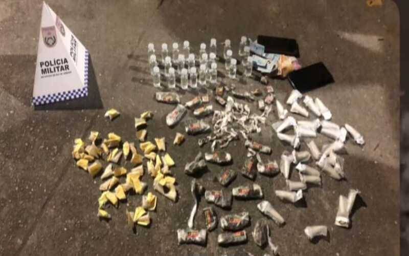 Polícia militar apreende drogas no Thouzet