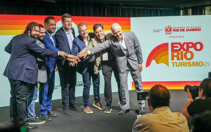 Governador Cláudio Castro firma parceria com clubes cariocas para promover o turismo d