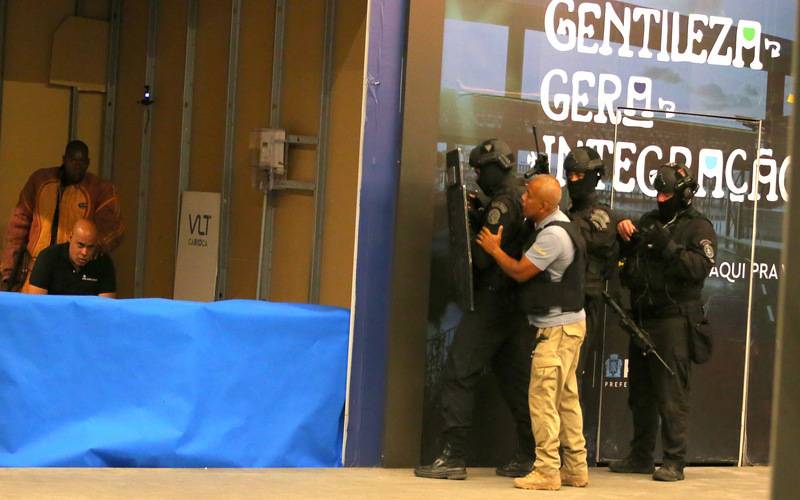 imulação de crise: policiais militares e civis realizam treinamento de ação com refém 