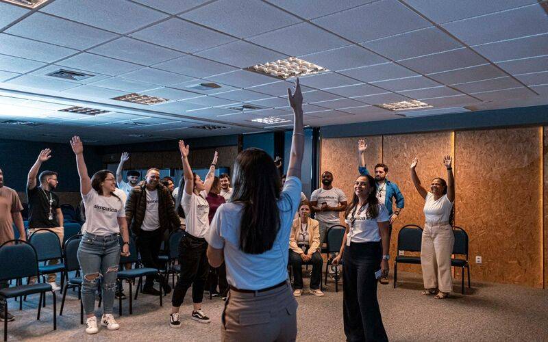 Programa gratuito capacita mulheres de Petrópolis para trabalhar com vendas em tecnolo