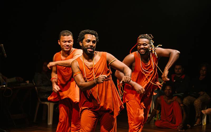 Espetáculo “Uma dança para nossas histórias” reflete sobre negritude, masculinidade e 