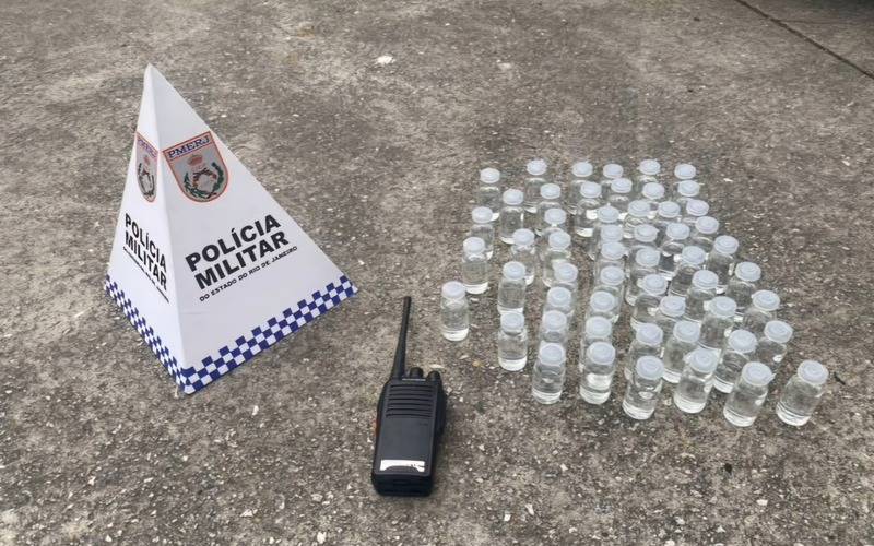 Suspeito foge e abandona drogas durante ação da PM no Valparaíso