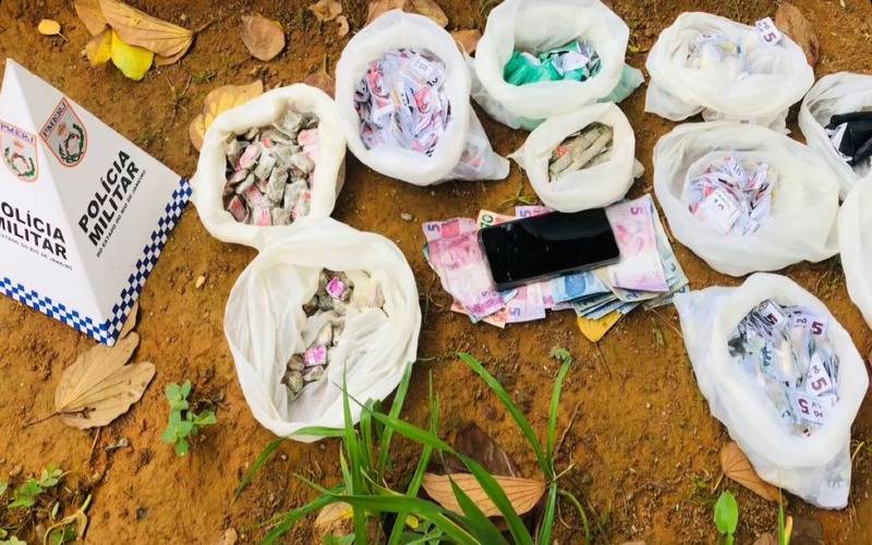 Mulher é presa com drogas no Atílio Marotti