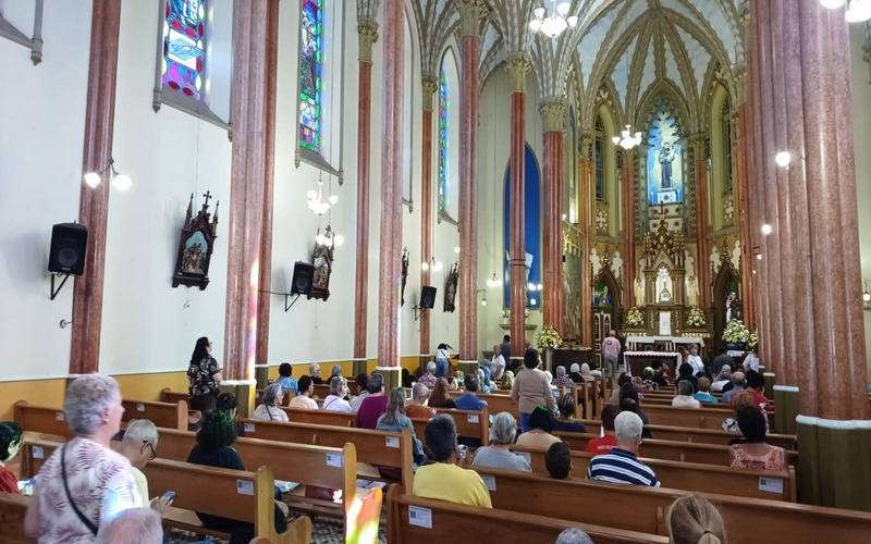 Dia de Santo Antônio: fiéis participam das missas no Alto da Serra