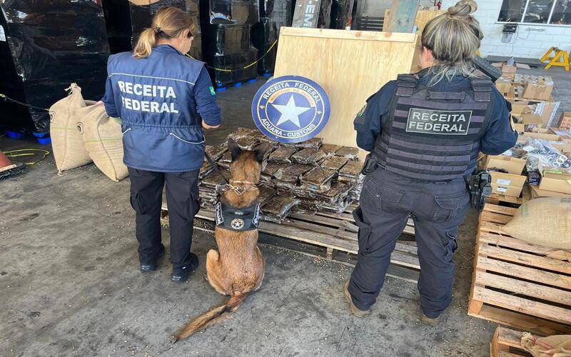 Receita Federal apreende mais de R$ 300 milhões em cocaína em carga de café no Porto d