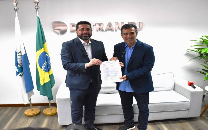 Correios e Detran RJ assinam contrato para entrega domiciliar gratuita de documentos