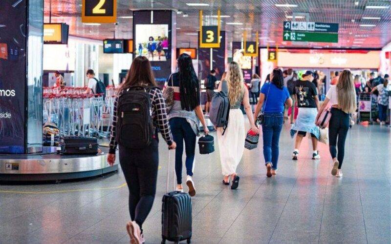 Cerca de 2 milhões de pessoas devem viajar de avião no feriado de Corpus Christi no Br