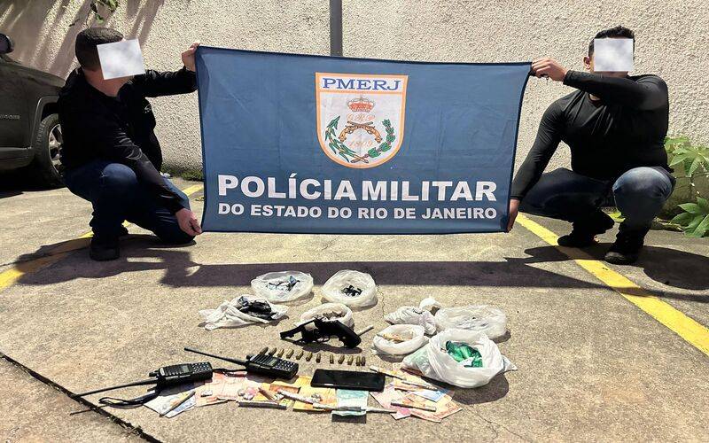 Em 24 horas: PM apreende 2 armas e uma réplica