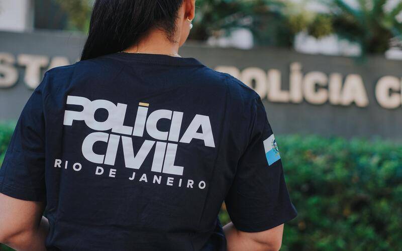 Mulher é presa por tráfico de drogas no Centro