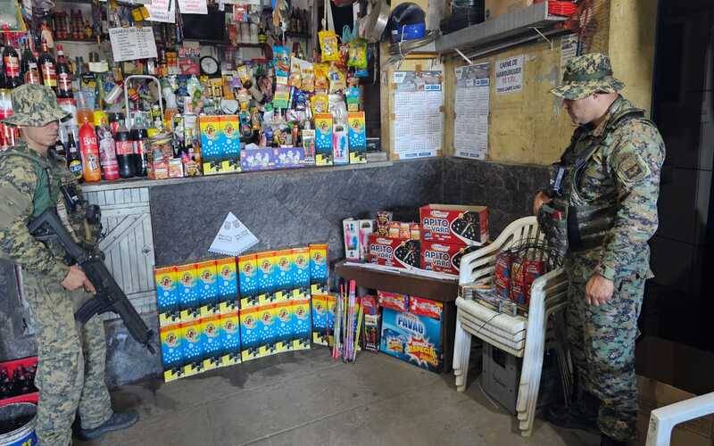 CPAM apreende artefatos explosivos vendidos sem licença em São Pedro da Aldeia