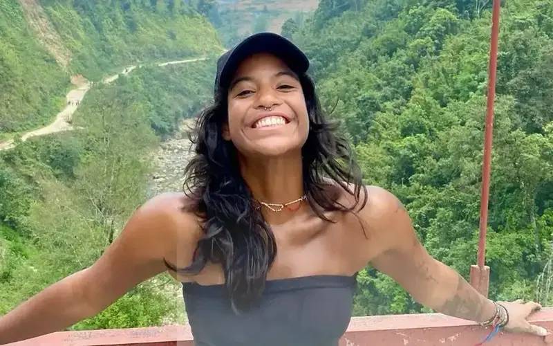 Brasileira que caiu em vulcão na Indonésia continua desaparecida