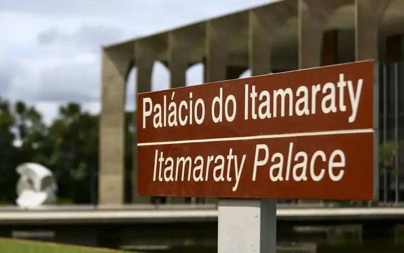 Brasil condena ataques de Israel e dos EUA a instalações no Irã