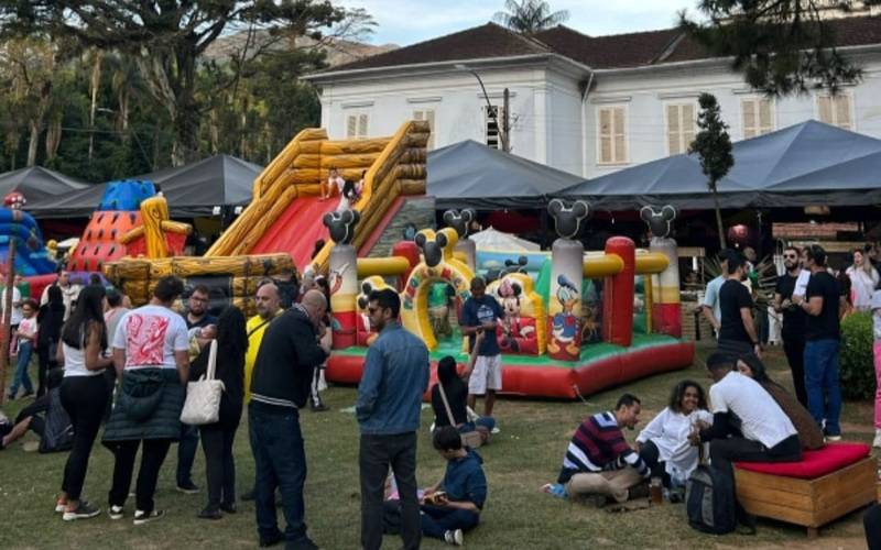 Biergarten 2025 começa com a entrega do prêmio Werner na Praça Visconde de Mauá