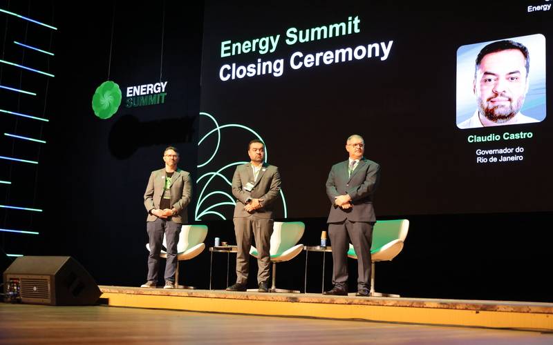 Cláudio Castro assina decretos para estimular a geração de energia limpa e a transição