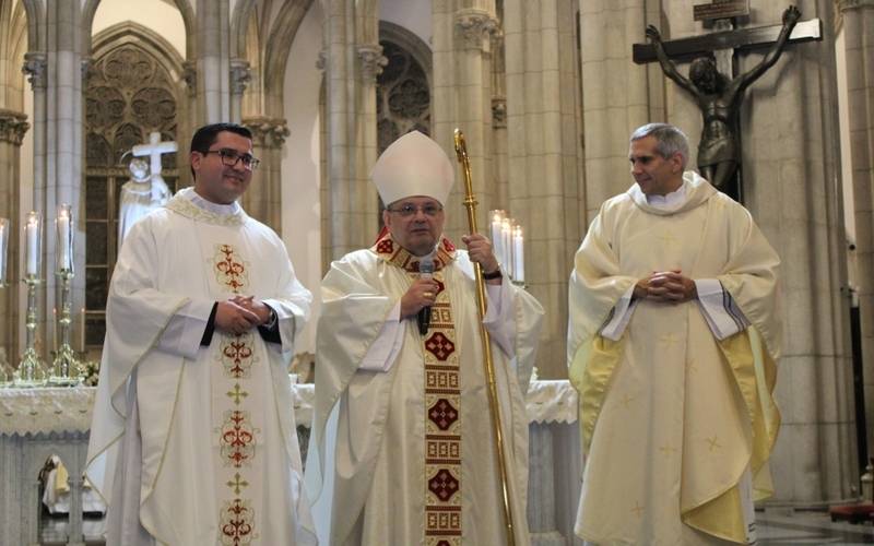Padre Thomas Gimenez toma posse como pároco na Paróquia Catedral de São Pedro de Alcân