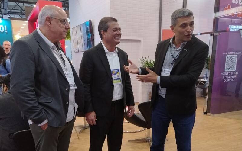 CDL Petrópolis articula parceria com Federação das CDLs e ABF para atrair franquias à 