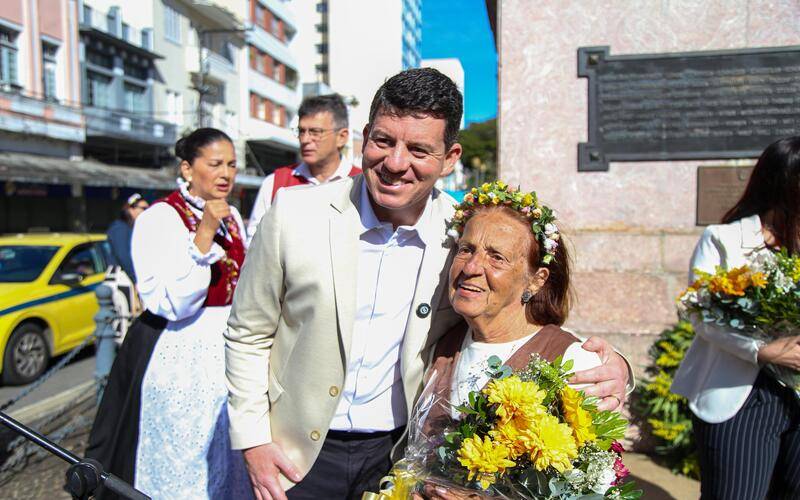 Descendentes de colonos alemães são homenageados em cerimônia no Obelisco