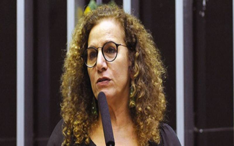 “Cultura é poder”: Jandira Feghali lança livro em Petrópolis 
