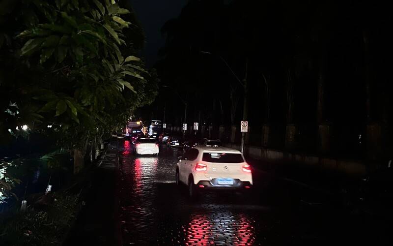 Apagão afeta ruas do Centro de Petrópolis