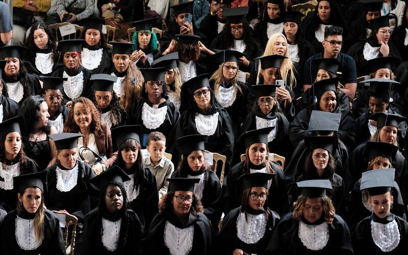 Diploma na mão e novos sonhos: 283 mulheres se formam pelo programa “Vamos Juntas”, do