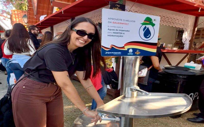 Águas do Imperador garante hidratação gratuita durante a 36ª Bauernfest com bebedouros