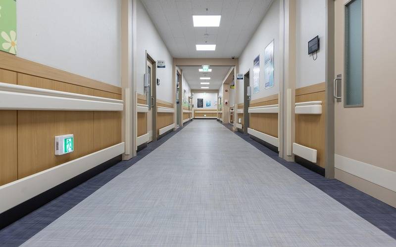 Cláudio Castro sanciona lei que garante terapeutas ocupacionais nos hospitais do Estad