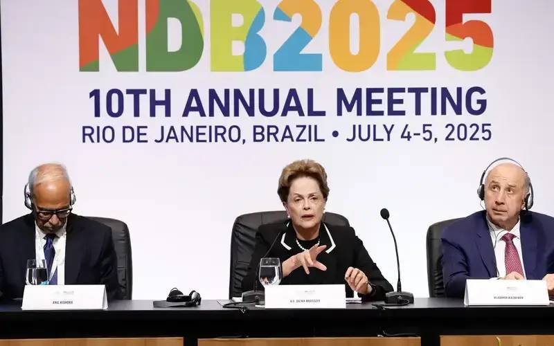 Ninguém quer assumir lugar dos Estados Unidos, diz Dilma Rousseff