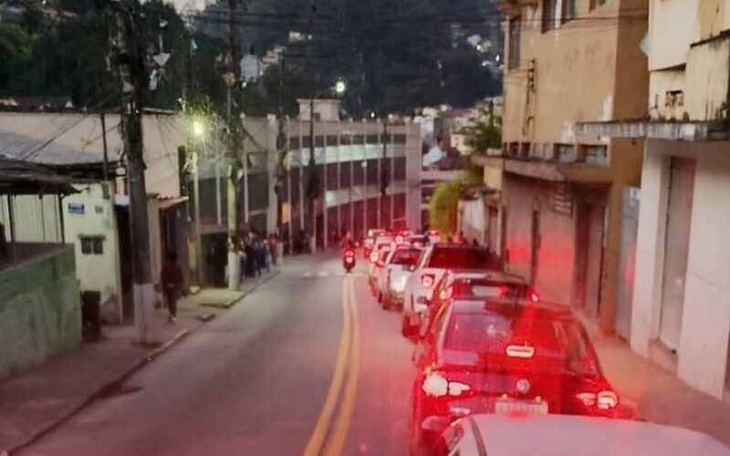 Congestionamento no Itamarati causa atrasos em 10 linhas de ônibus