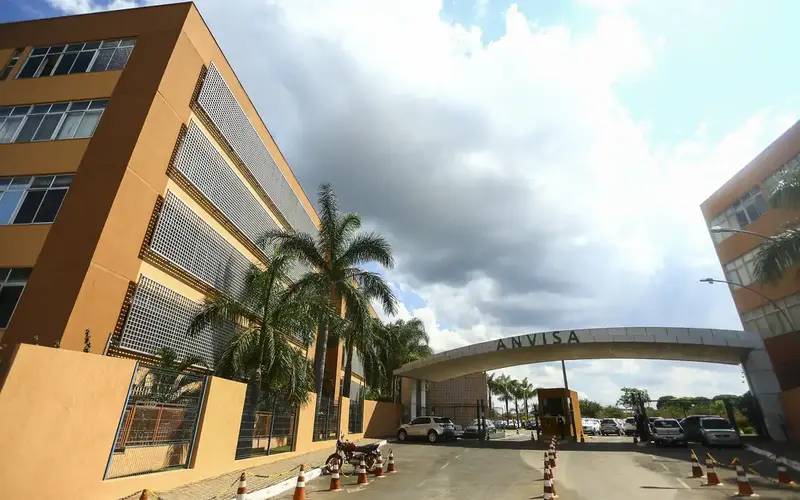 Anvisa alerta sobre uso do formol como alisante de cabelos