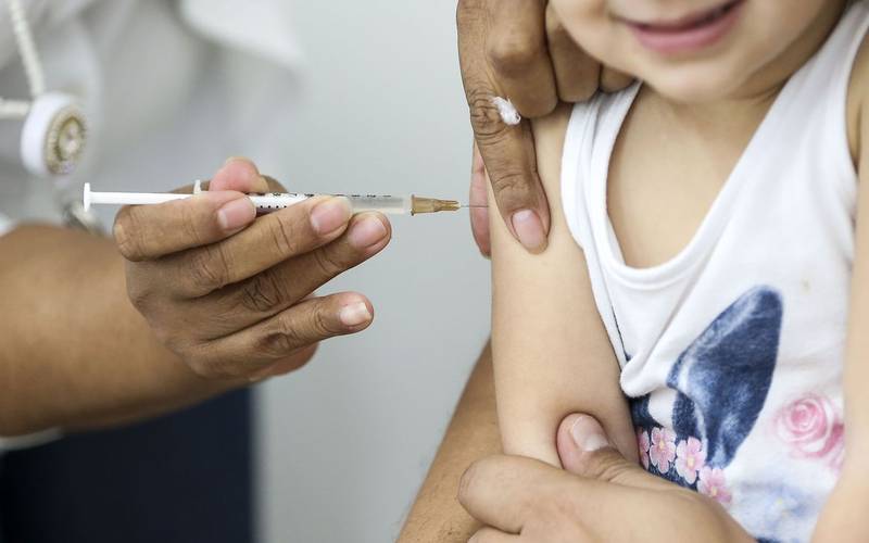 Vacinação nas escolas reforça atualização do calendário antes do recesso escolar