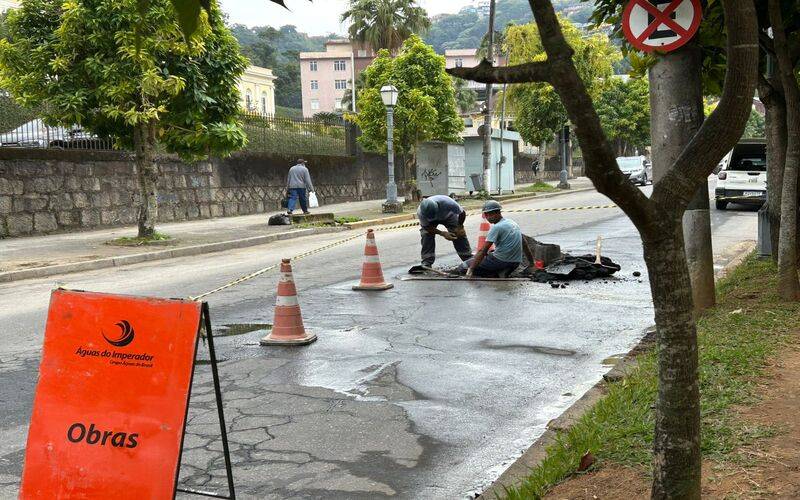 Centro: Avenida Benjamin Constant em meia pista