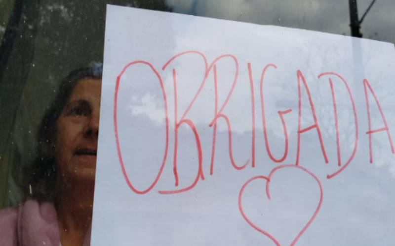 Crianças homenageiam pacientes e funcionários do Hospital Alcides Carneiro