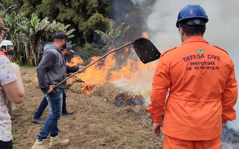 Prefeitura e ICMBio promovem capacitação de respostas a incêndios florestais na comuni
