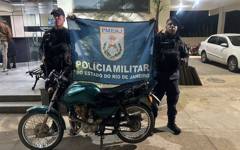 Polícia Militar recupera motocicleta roubada em Araras