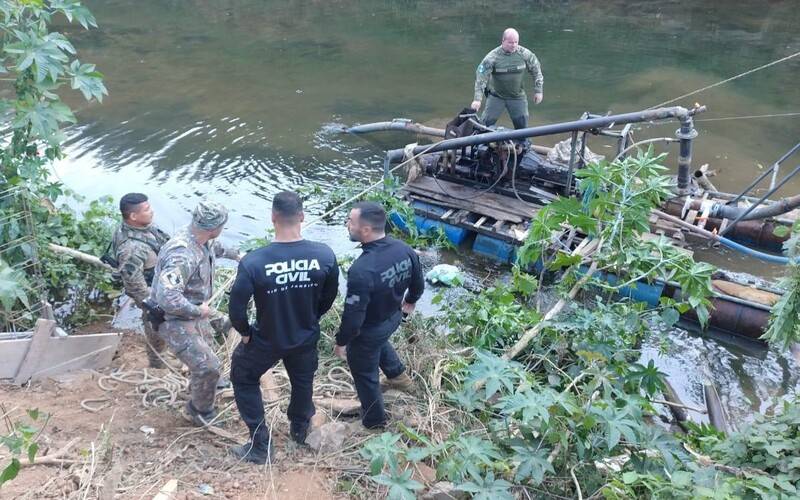 Inea e Polícias Militar e Civil inviabilizam retirada de areia em Itaipava
