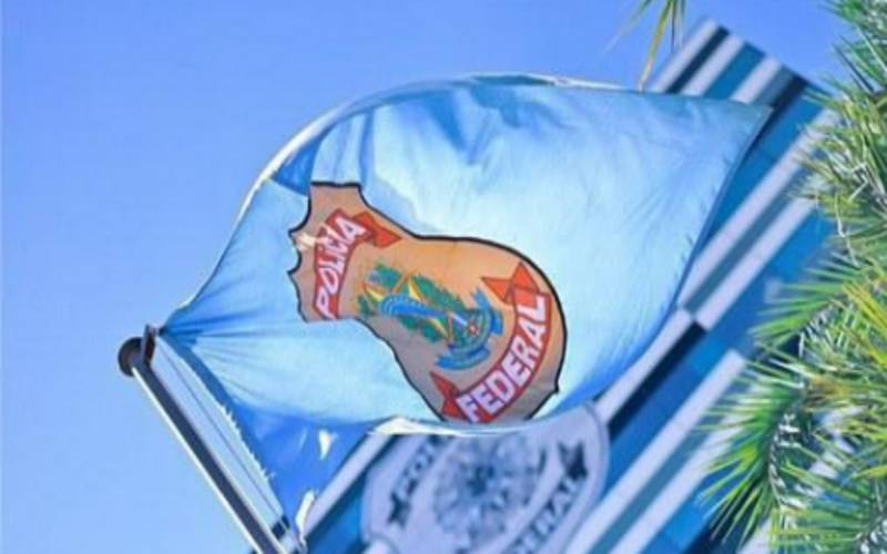 Polícia Federal cumpre mandados judiciais expedidos pelo STF: Bolsonaro é alvo