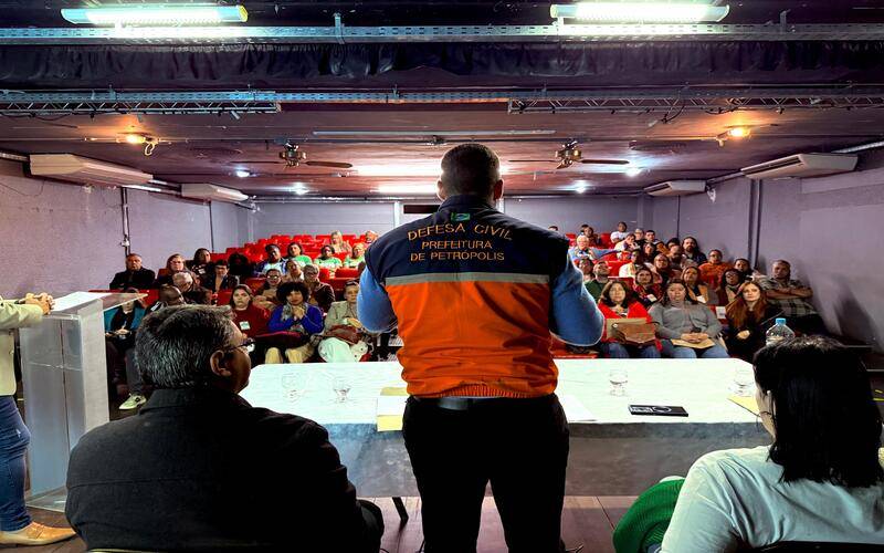 Prefeitura promove debate sobre gestão de lixo e redução de riscos 